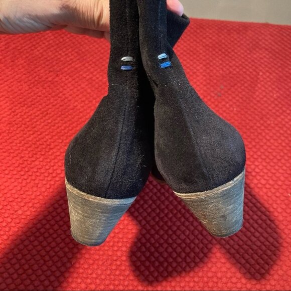 JOHN FLUEVOG Sz 10.5 Suede Stacked Heel Booties Zipper Closure - Picture 7 of 11